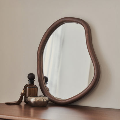 Aaliyah - Specchio da parete irregolare in legno scuro 42 cm x 35 cm