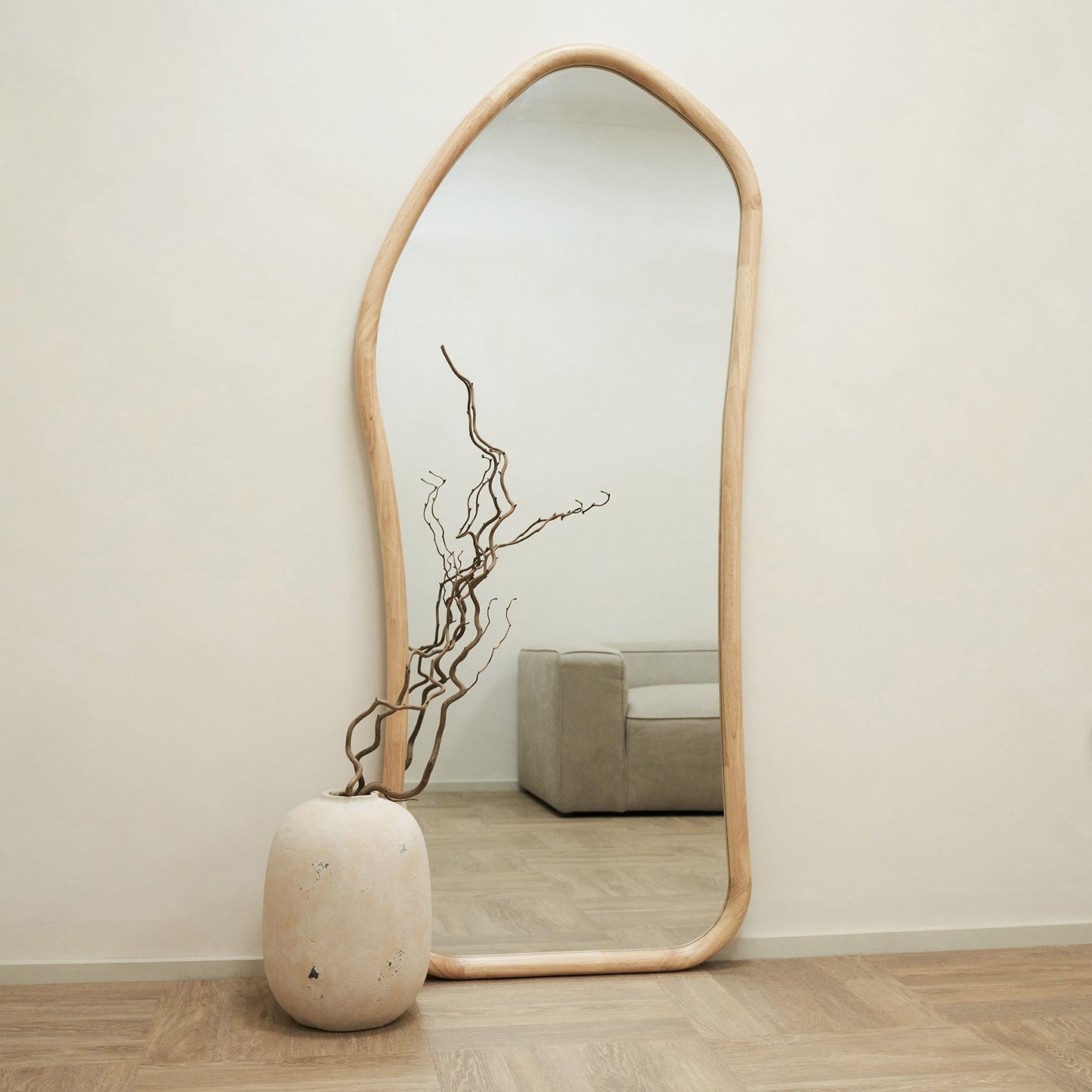 Aaliyah - Specchio irregolare in legno chiaro a figura intera 180 cm x 80 cm