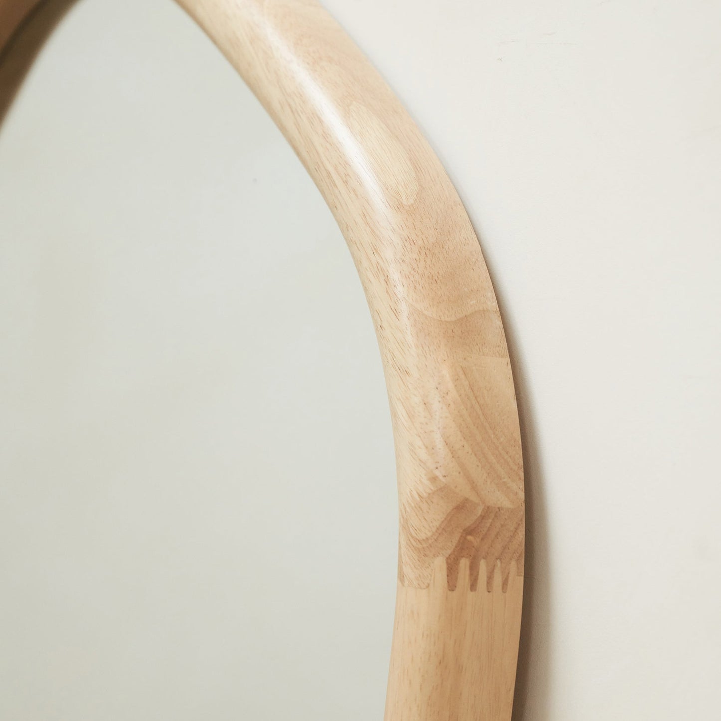 Aaliyah - Specchio irregolare in legno chiaro a figura intera 180 cm x 80 cm