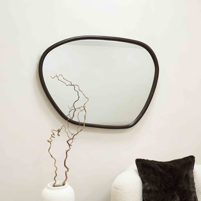 Aaliyah - Specchio a parete irregolare in legno scuro 110 cm x 80 cm