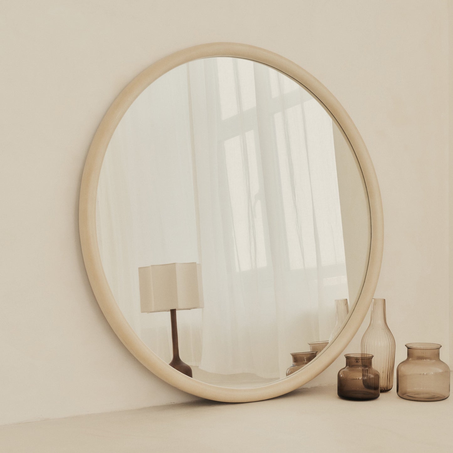 Amora - Grande specchio da parete rotondo in cemento 100 cm x 100 cm