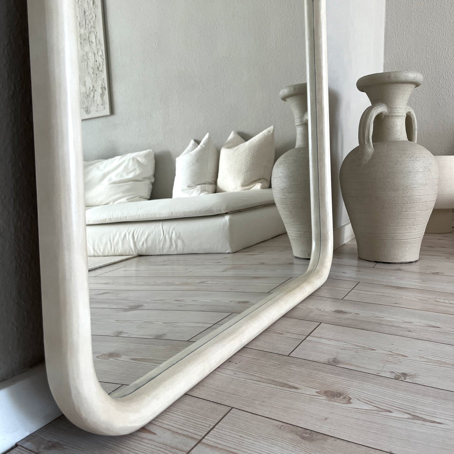 Amora - Grande specchio ad arco a figura intera in cemento 190 cm x 100 cm
