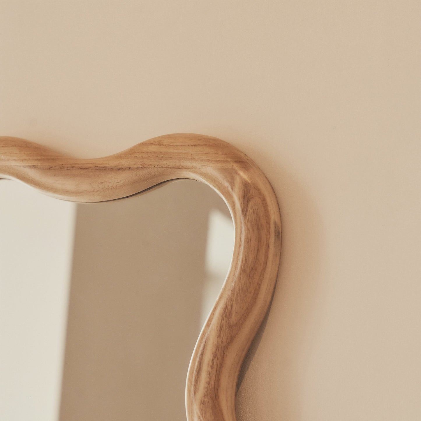 Marea - Specchio a figura intera retrò ondulato in legno chiaro 170 cm x 80 cm