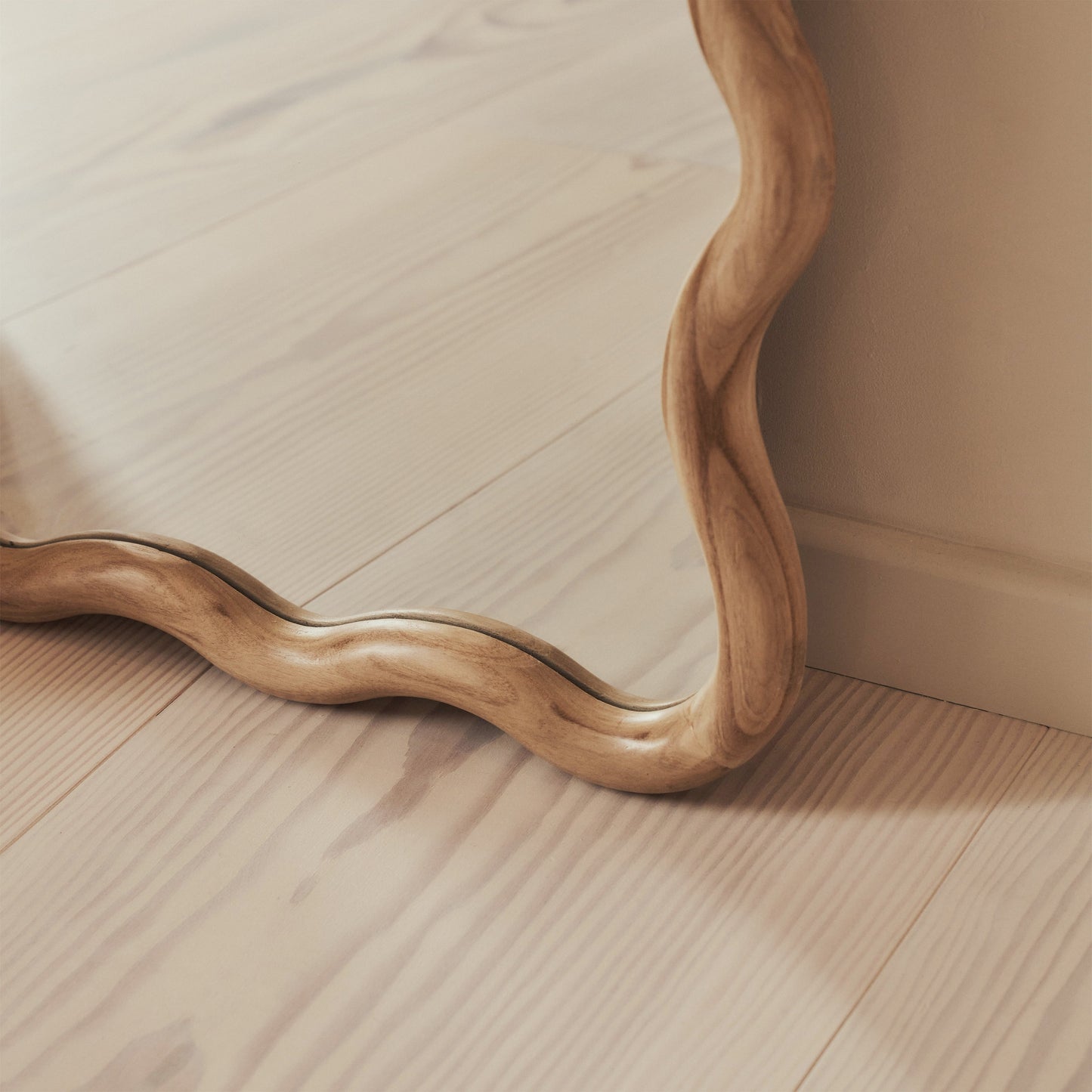 Marea - Specchio a figura intera retrò ondulato in legno chiaro 170 cm x 80 cm
