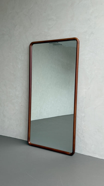 Elin Walnut – Specchio da terra rettangolare in legno massello 200 x 100 cm