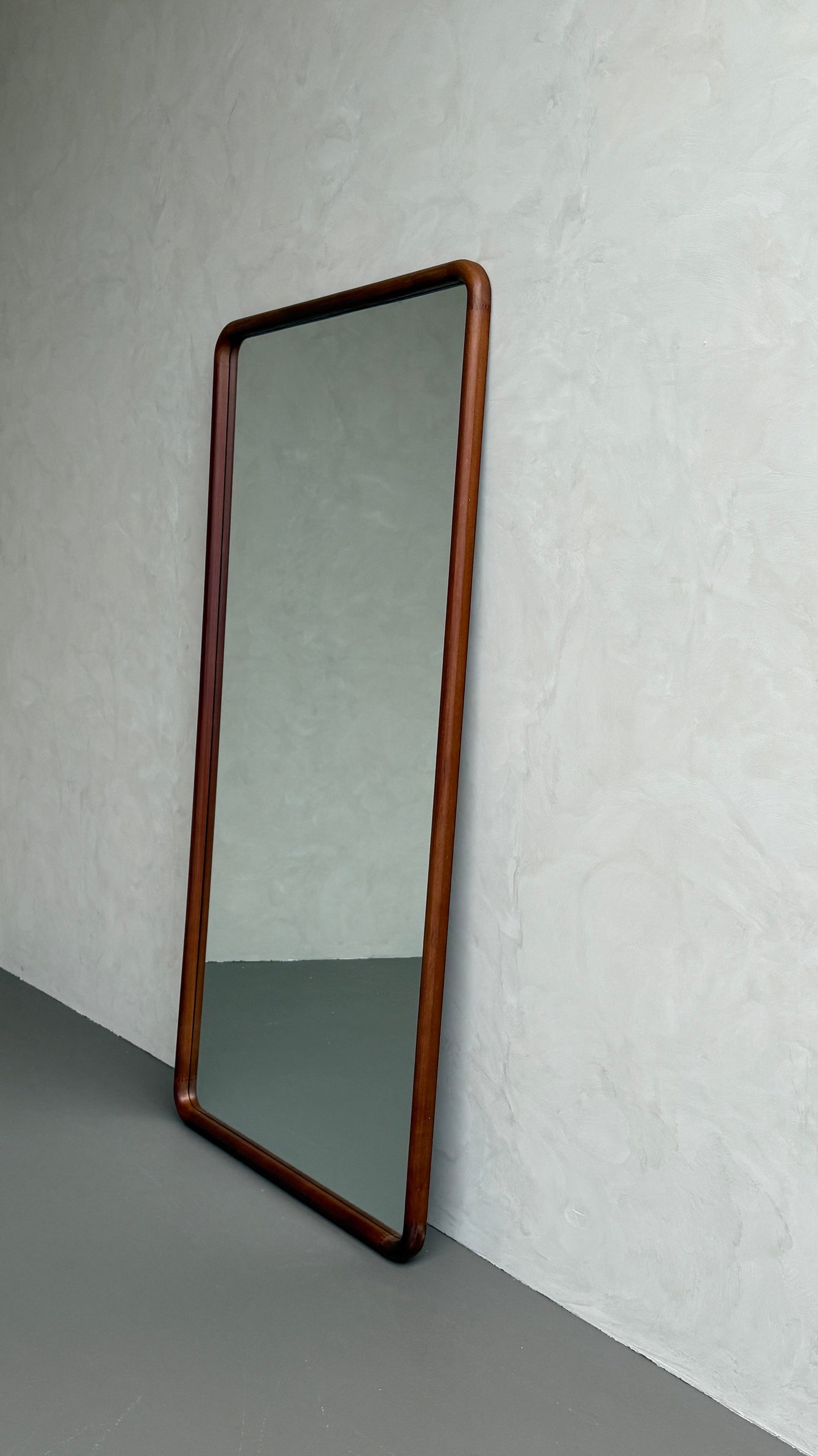 Elin Walnut – Specchio da terra rettangolare in legno massello 200 x 100 cm