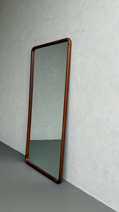 Elin Walnut – Specchio da terra rettangolare in legno massello 200 x 100 cm