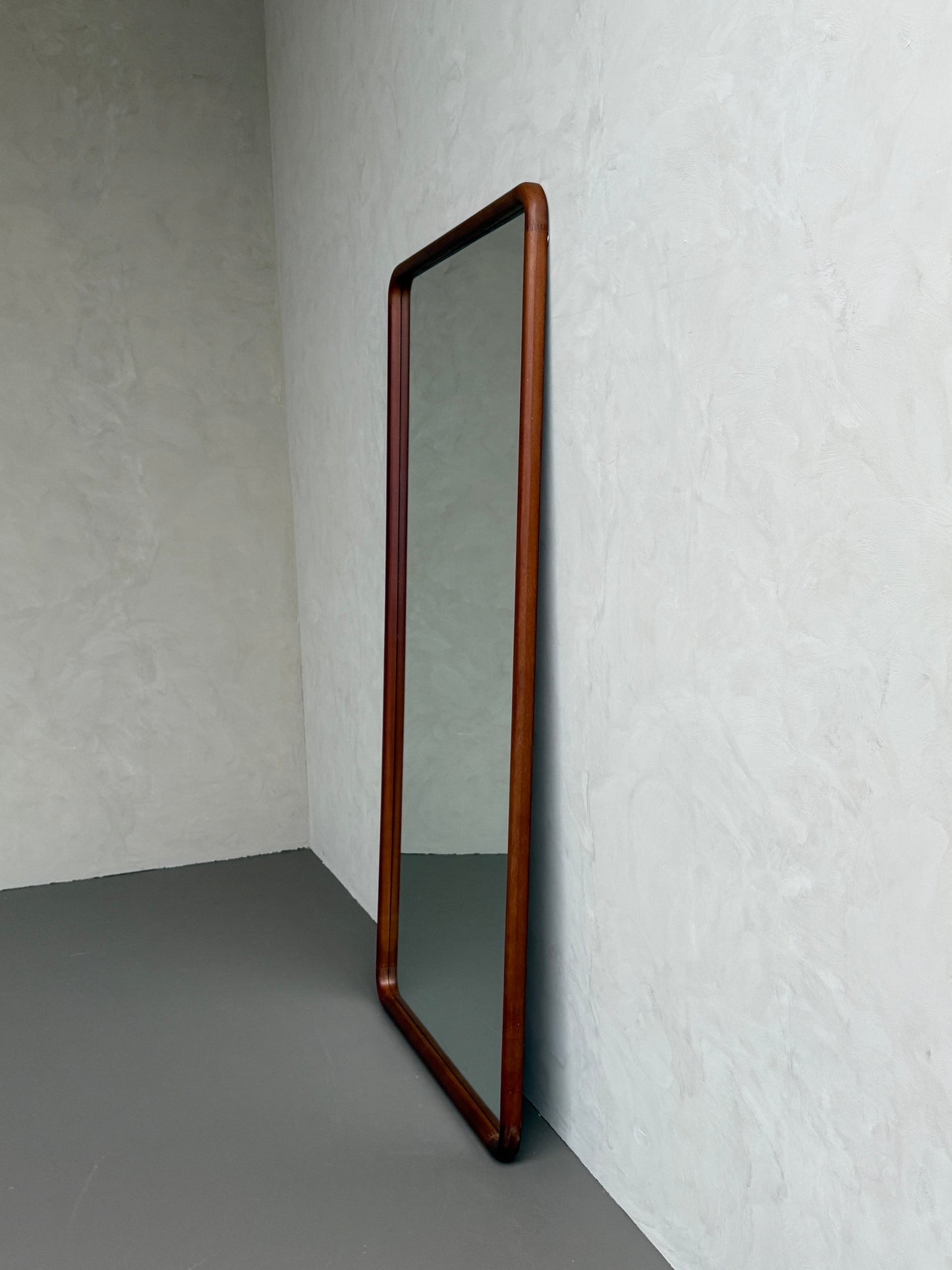 Elin Walnut – Specchio da terra rettangolare in legno massello 200 x 100 cm