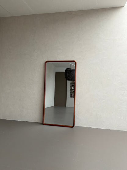 Elin Walnut – Specchio da terra rettangolare in legno massello 200 x 100 cm