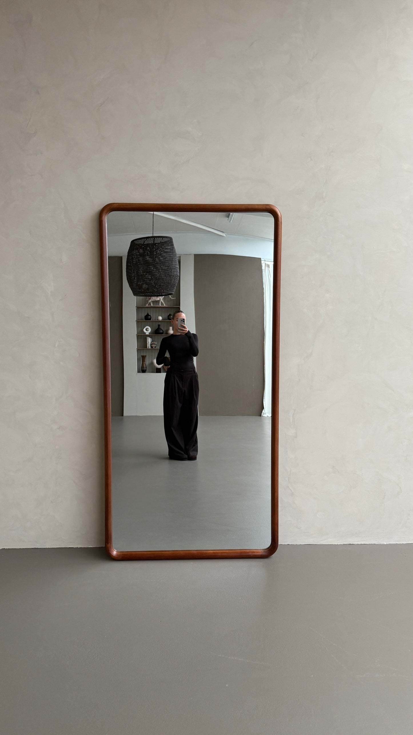 Elin Walnut – Specchio da terra rettangolare in legno massello 200 x 100 cm
