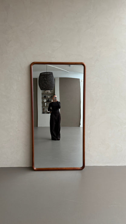 Elin Walnut – Specchio da terra rettangolare in legno massello 200 x 100 cm
