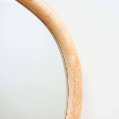 Aaliyah - Specchio a parete irregolare in legno chiaro 110 cm x 80 cm