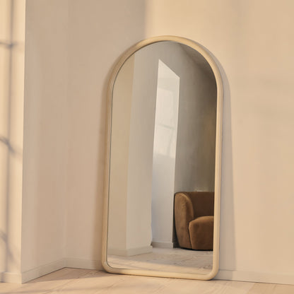 Amora - Grande specchio ad arco in cemento a figura intera 180 cm x 90 cm