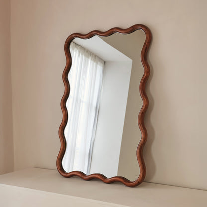 Marea - Specchio da parete retrò ondulato in legno scuro 100 cm x 70 cm