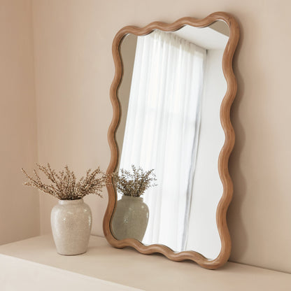 Marea - Specchio da parete retrò ondulato in legno chiaro 100 cm x 70 cm
