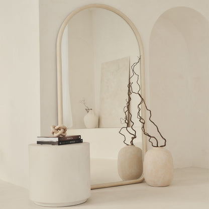 Amora - Grande specchio ad arco a figura intera in cemento 190 cm x 100 cm
