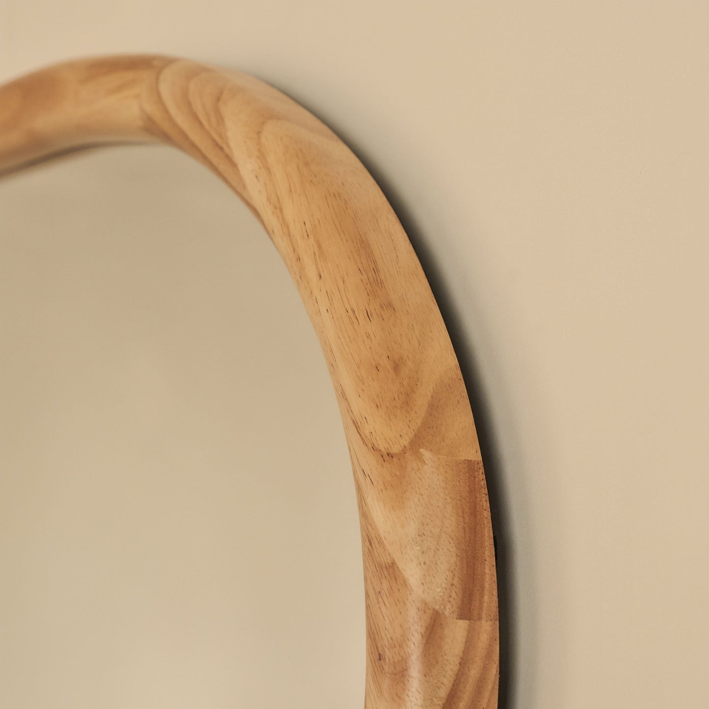 Aaliyah - Specchio da parete irregolare in legno chiaro 150 cm x 75 cm