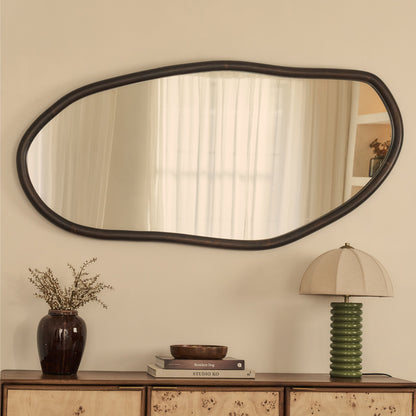 Aaliyah - Specchio da parete irregolare in legno scuro 150 cm x 75 cm