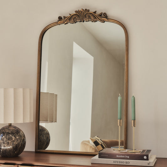 Amelia - Specchio a Ritratto in Metallo ad Arco Dorato 100cm x 64cm