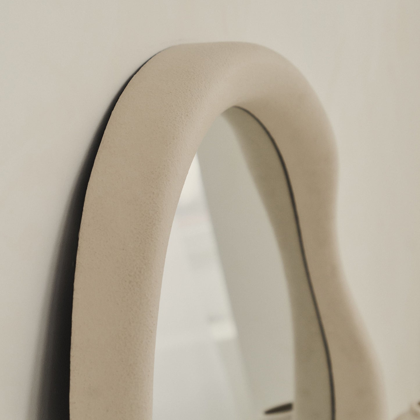 Wabi-Sabi - Specchio da Parete Irregolare in Cemento 80cm x 72cm