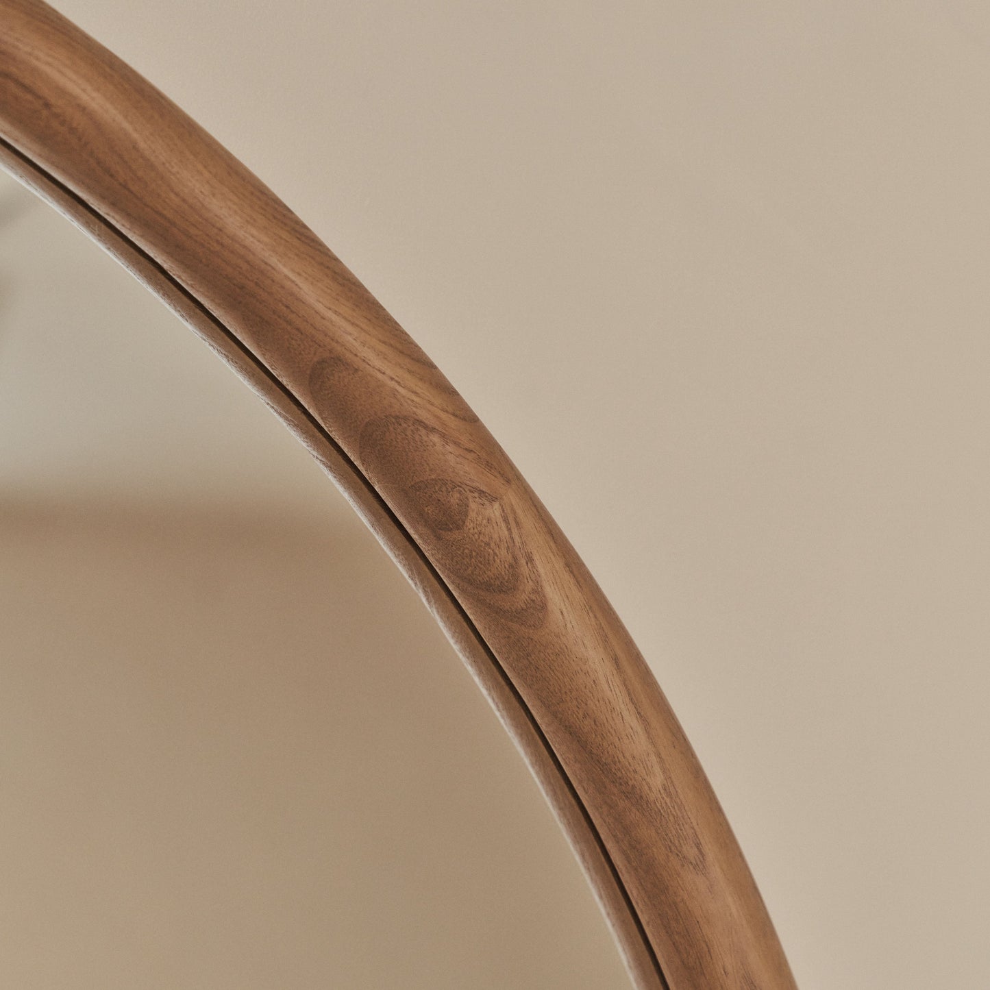 Amora - Grande specchio in legno caldo a figura intera 200 cm x 120 cm