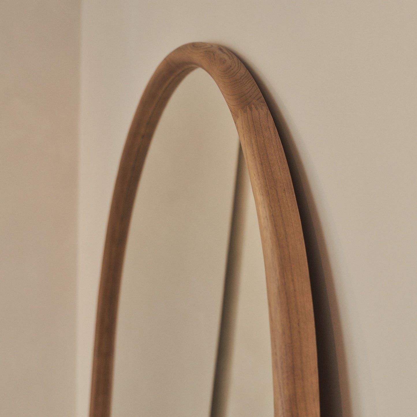 Amora - Grande specchio in legno caldo a figura intera 200 cm x 120 cm