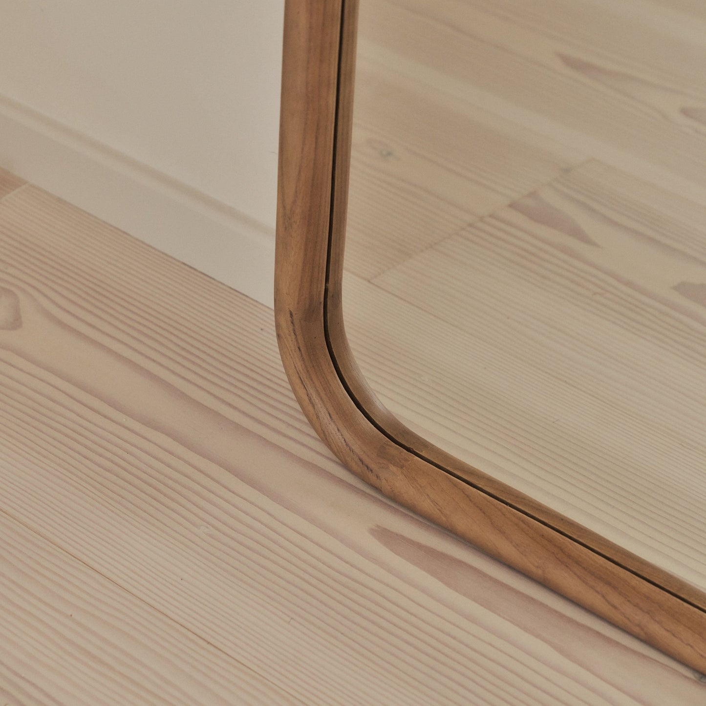 Amora - Grande specchio in legno caldo a figura intera 200 cm x 120 cm