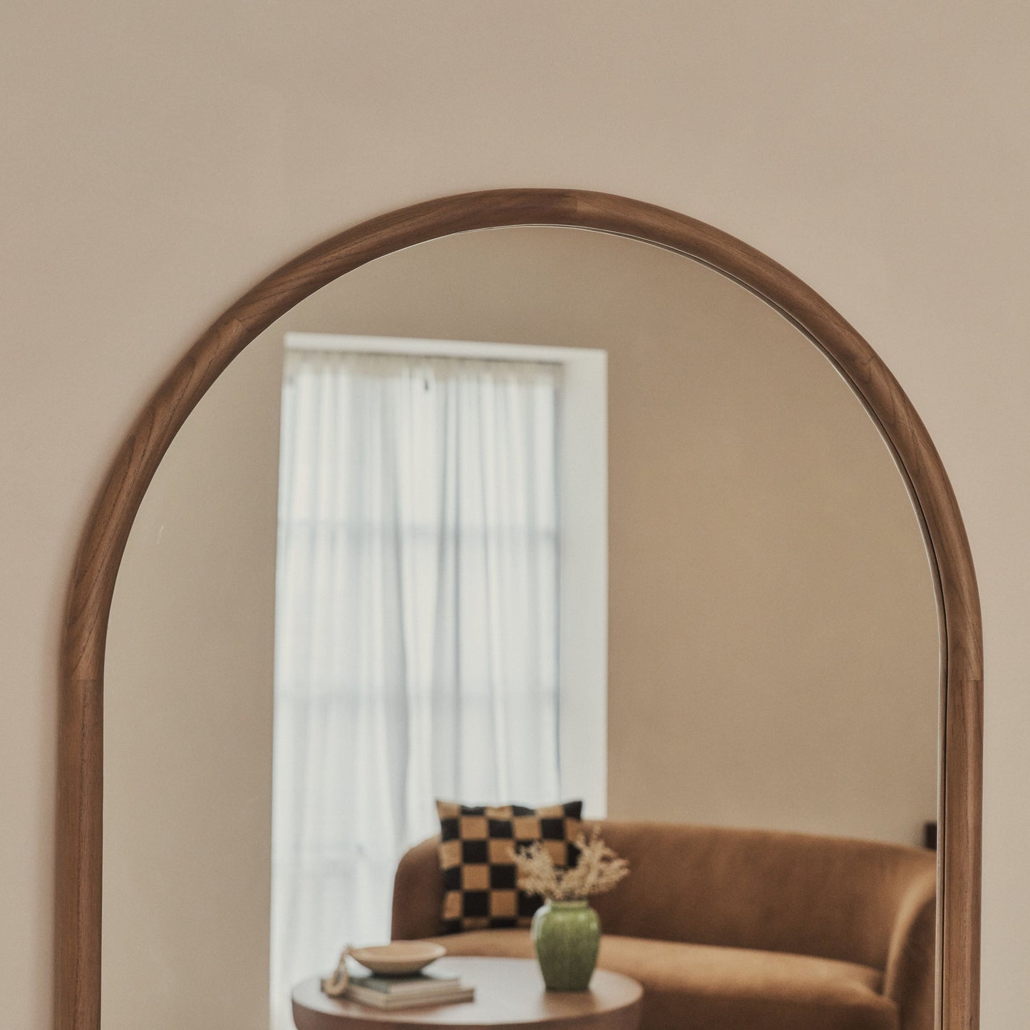 Amora - Grande specchio ad arco a figura intera in legno caldo 190 cm x 100 cm